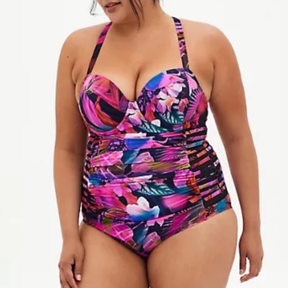 Torrid Slim Fix Underwire Lattice Side One Piece Swimsuit size 1 preloved beach